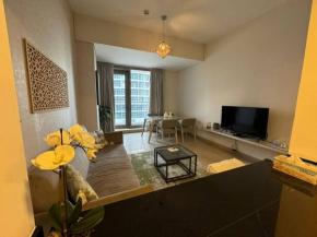 1BR Apt Sparkle Tower Marina Dubai